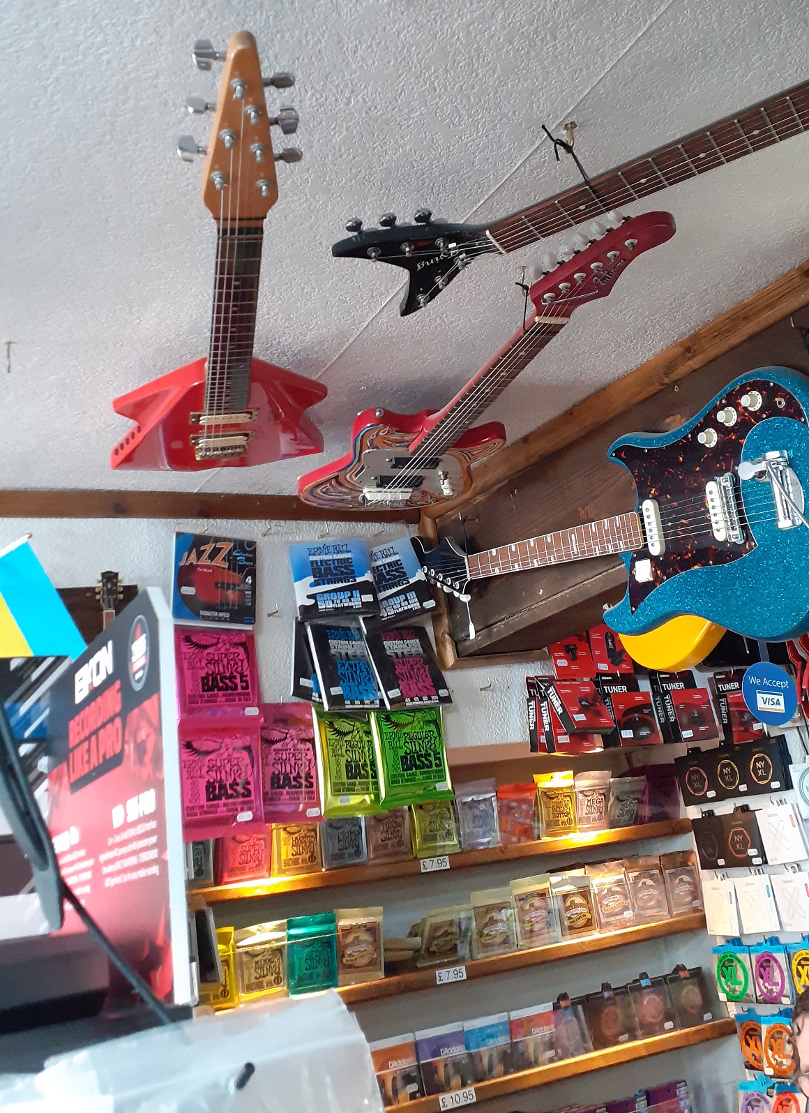 wmguitars_2.jpg