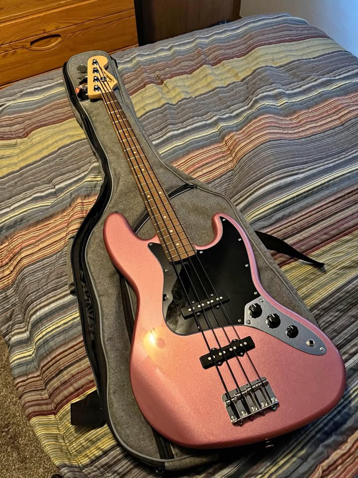 squierjbass001.jpeg