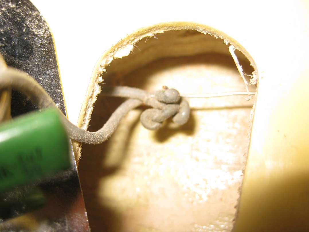 Aria_bass_output_cable.jpg