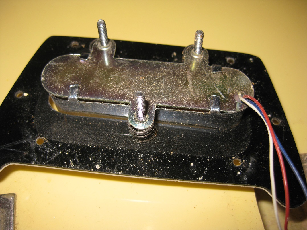 Aria_bass_pickup_1.jpg